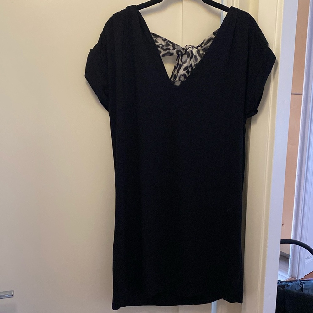 Knit jersey dress black vneck knee length